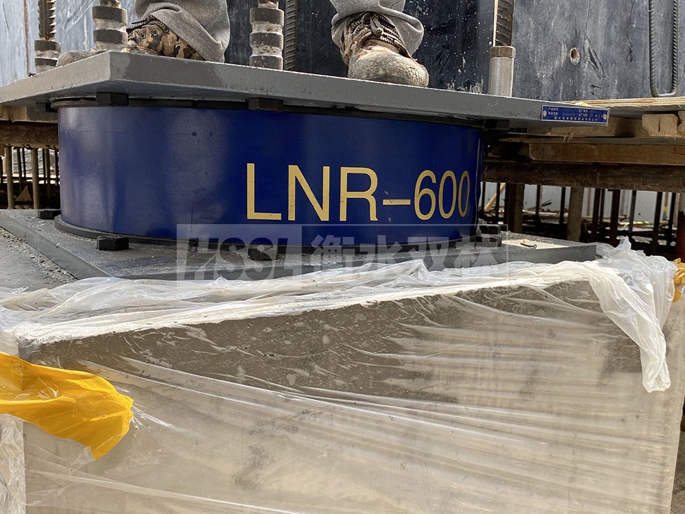 LNR水平力分散力型橡胶隔震支座厂家